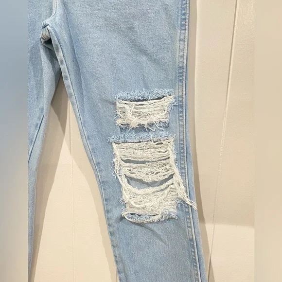 Wrangler Straight Leg High Rise Distressed Jeans - Picture 3 of 10